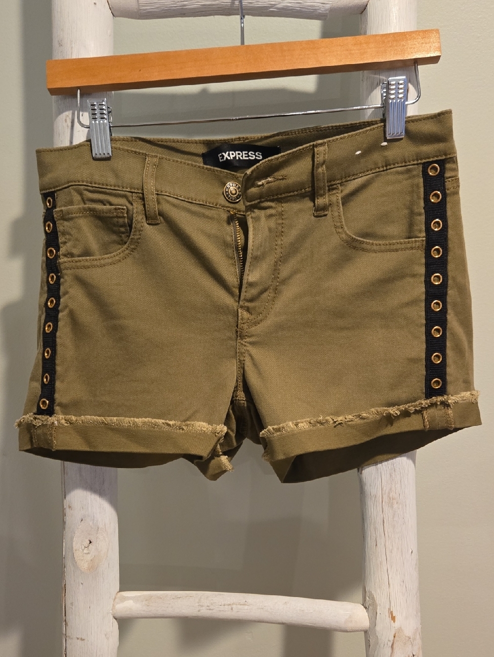 Express Olive Green Denim Shortie Mid Rise Shorts with Black Grommet Trim Size 6